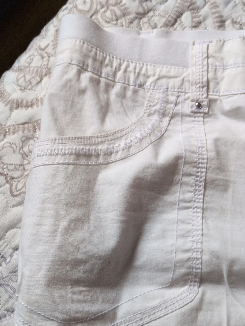 Gloria Vanderbilt White Women's Shorts - Picture 2 of 7